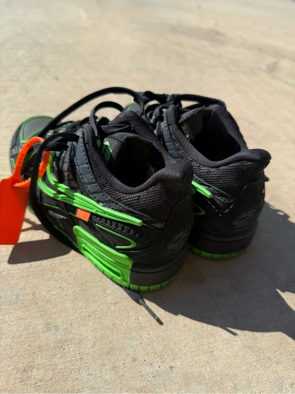 Nike Men's Black & Green Low-Top Sneakers